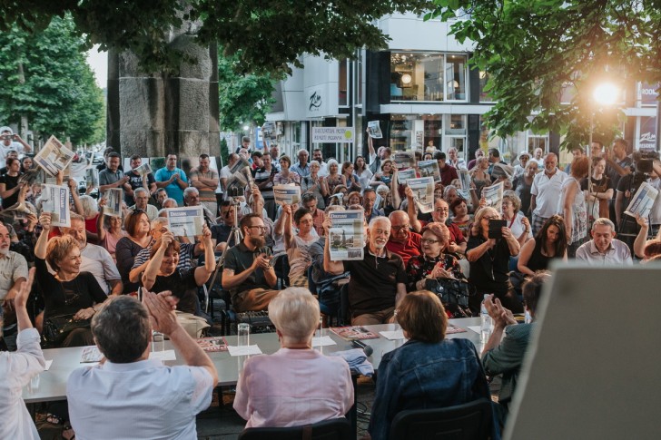 Izložba i tribina - Samo vas gledam - 12 postera  