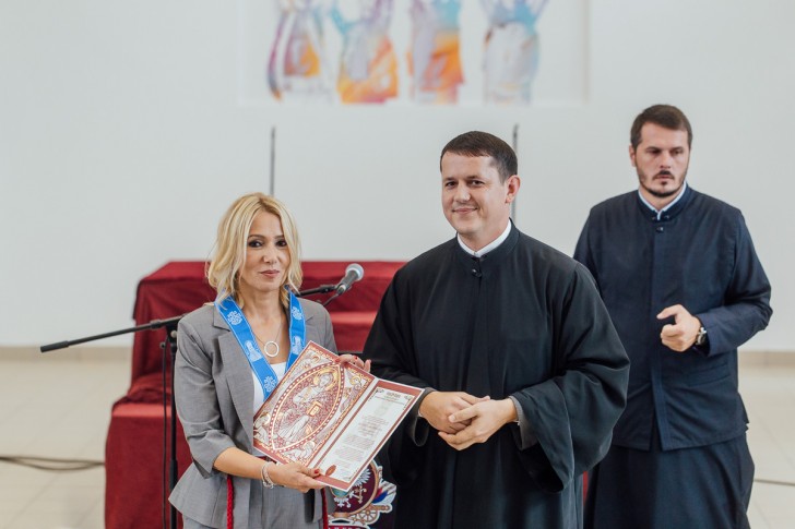 Darko Đurđević uručio oredn Nataši Badovinac