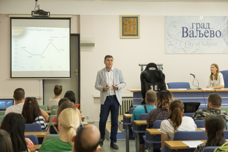 Predavanje i demonstracija upotrebe auto sedišta