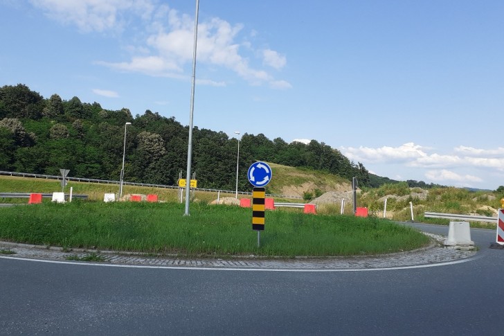 Kružni tok u selu Dići