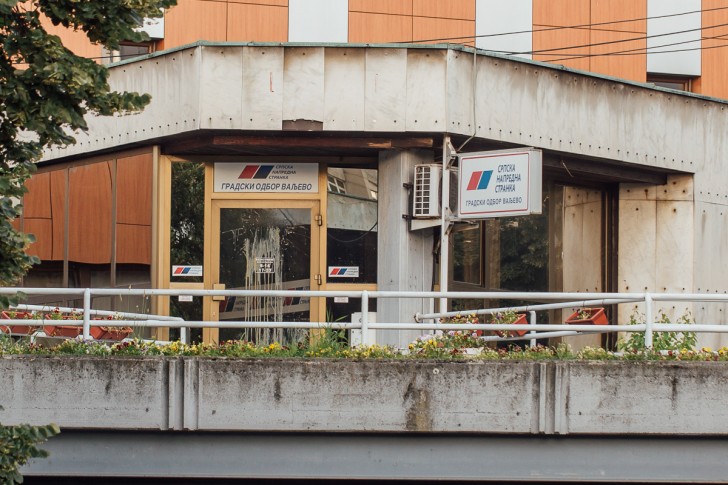 Bačena jaja na prostorije SNS