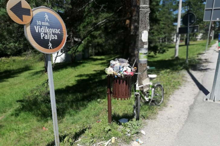 Prepune ulične korpe