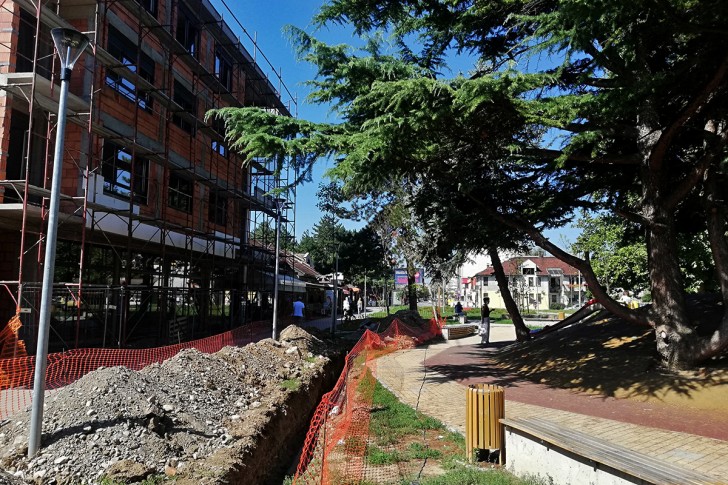 Prekopano dečje igralište zbog toplovoda