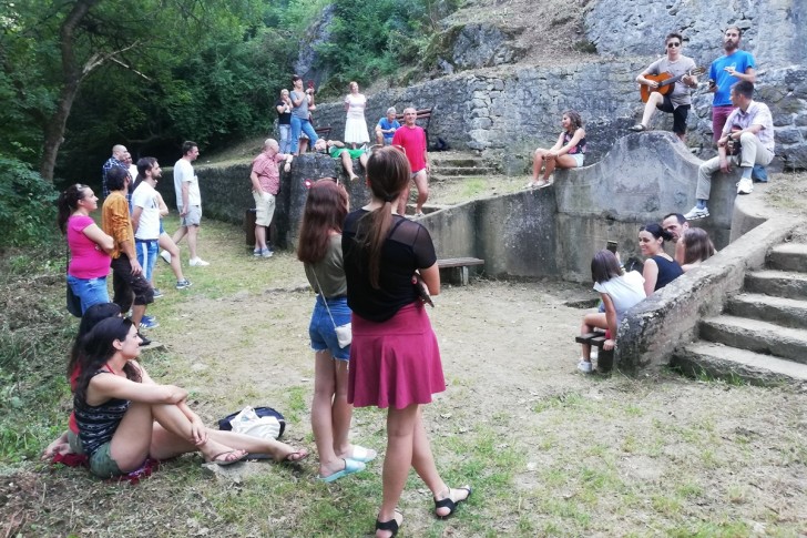 Poetsko-muzičko popodne na Mejinoj česmi