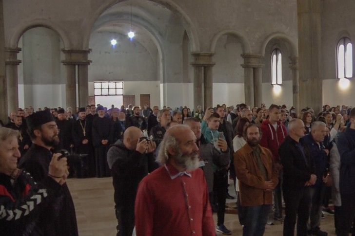 Građani u Hramu Vaskrsenja Hristovog 