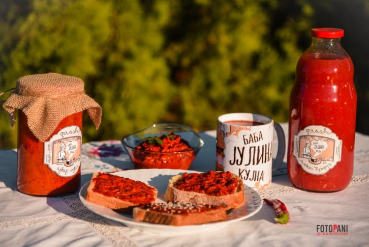 Ajvar i mleveni paradajz 