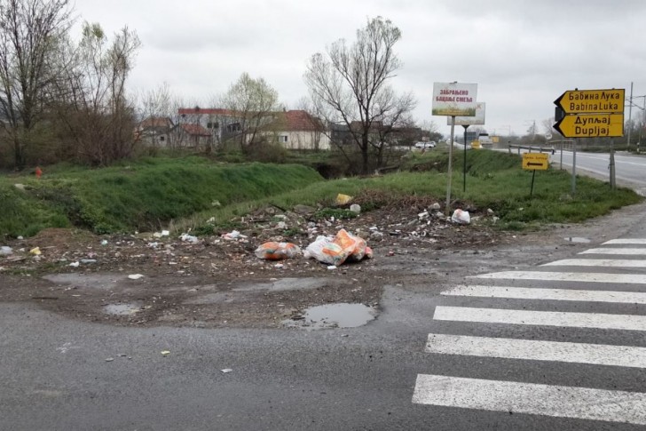 Divlja deponija u Popučkama