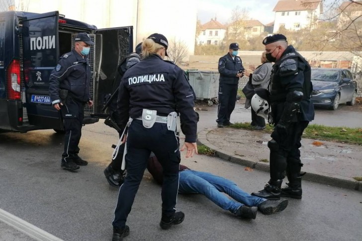 Građani na blokadi puta