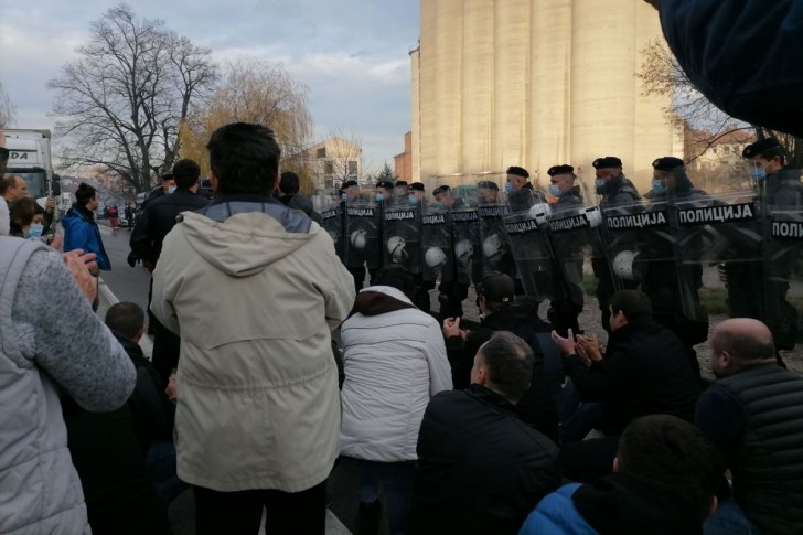 Građani na blokadi puta