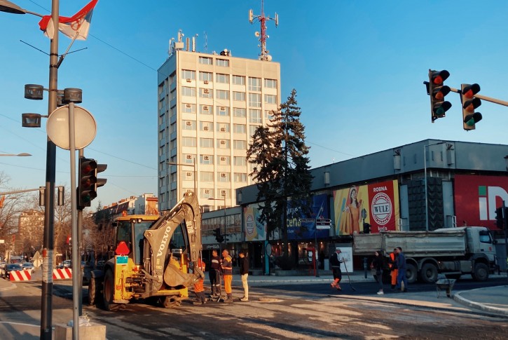 Skidanje novog sloja asfalta
