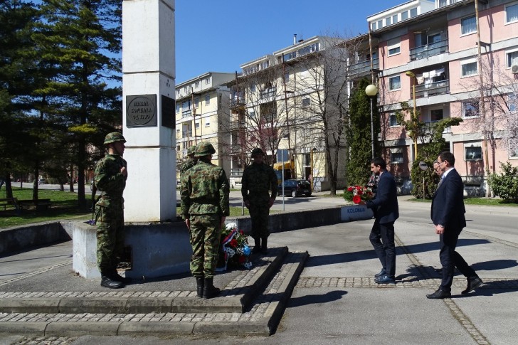 Polaganje venaca i cveća