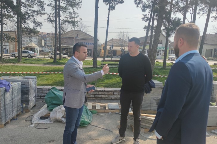 Janković u obilasku radova na rekonstrukciji parka