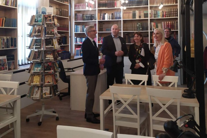 Francuski ambasador sa domaćinima