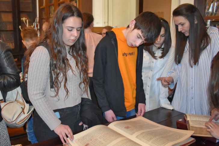 U biblioteci Katedre za srpski jezik 