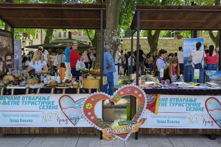 Štand Valjeva u Dučićevoj ulici