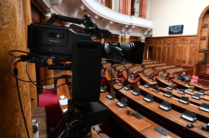 Zanusovi roboti u Skupštini