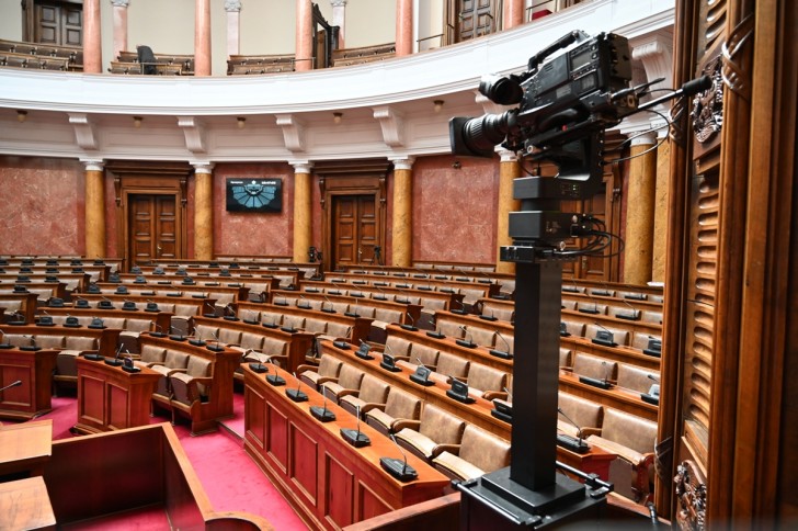 Zanusovi roboti u Skupštini