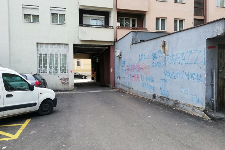 Ulaz i izlaz na parking