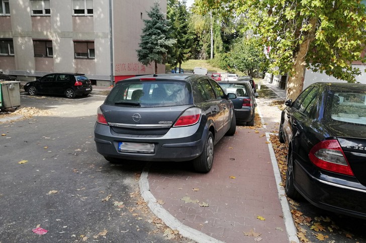 Parkiranje na trotoaru