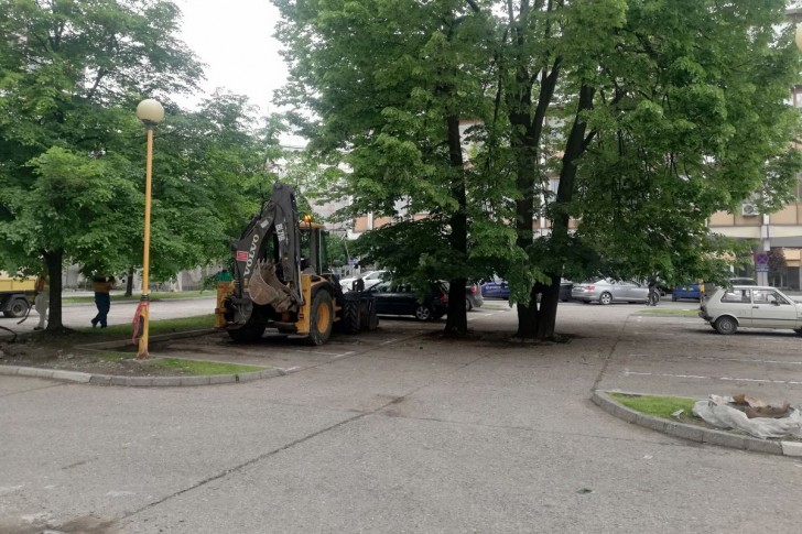 Radovi na parkingu iza zgarada sudova