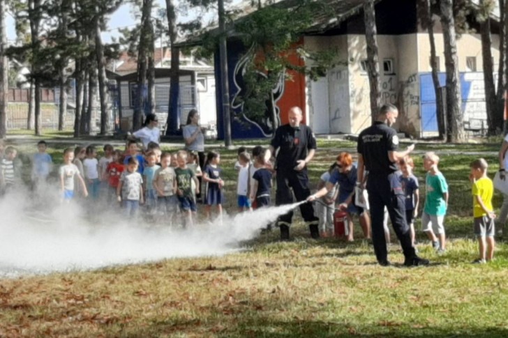 Pokazna vežba gašenja požara 