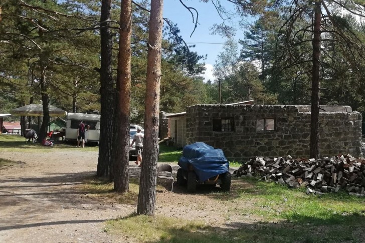 Kamp kućica u parku na gradskoj parceli