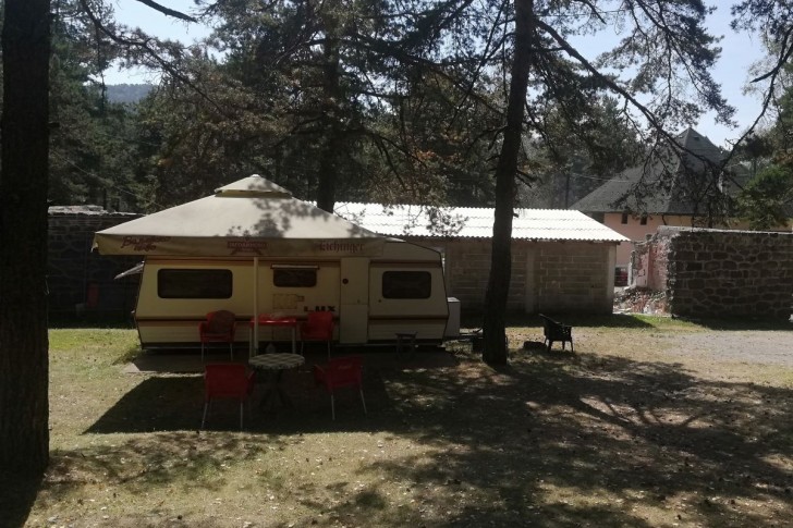 Kamp kućica u parku na gradskoj parceli