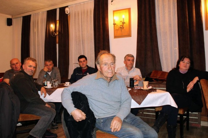 Zabrinuti popučani na savetovanju u restoranu Jefimija