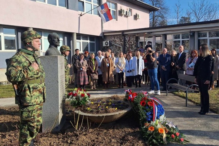 Polaganje venaca na spomenik dr Selimira Đorđevića