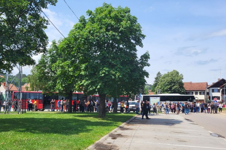 Gosti stigli autobusima