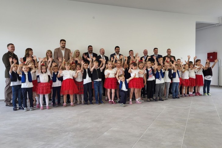 Mališani i gosti u novom vrtiću