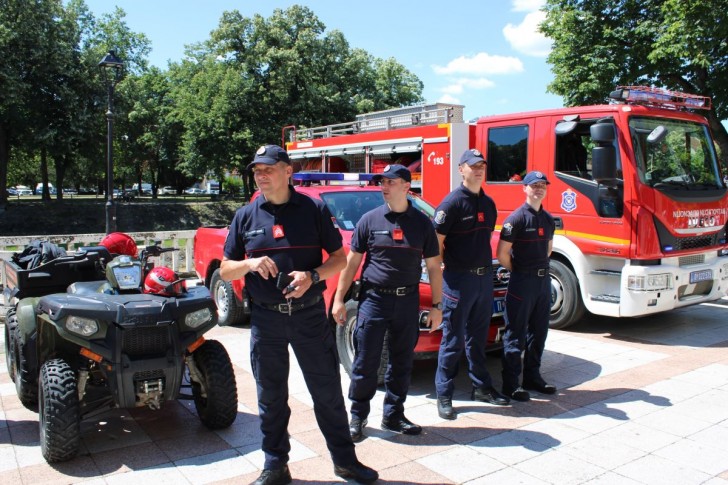 Policija