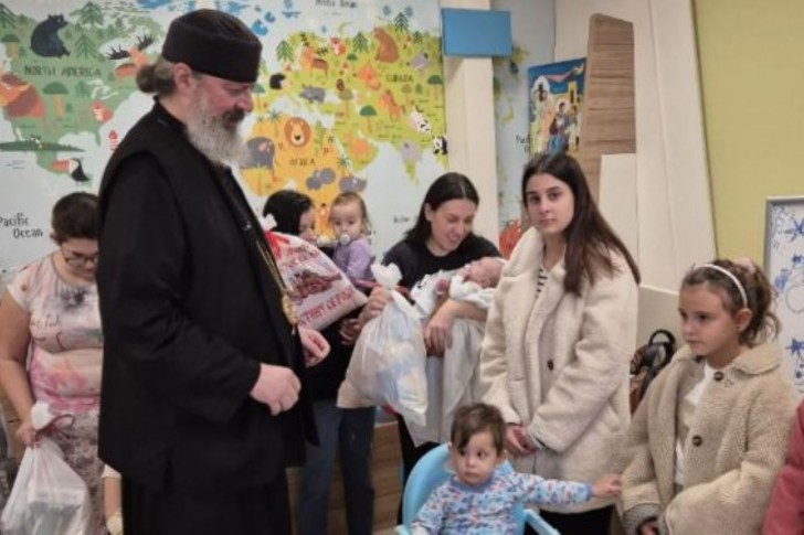 Episkop Isihije uručio darove 