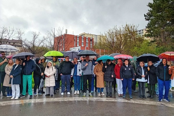16 minuta tišine u krugu Bolnice