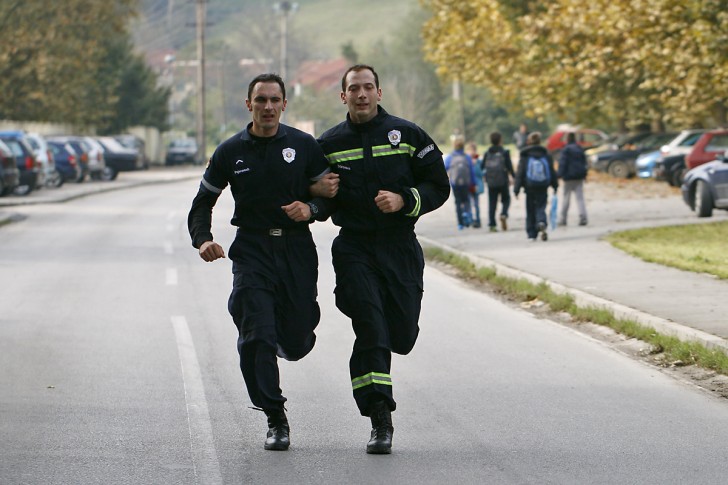 Policajci na cilju trke