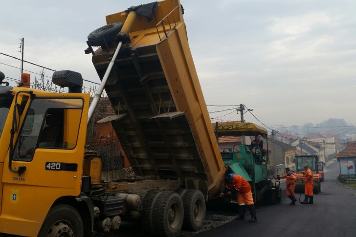 Asfaltiranje ulice Vojvode Stepe