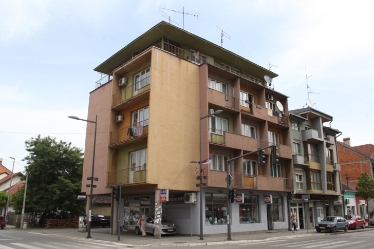 Zgrada na uglu Karađorđeve i H. Veljkove