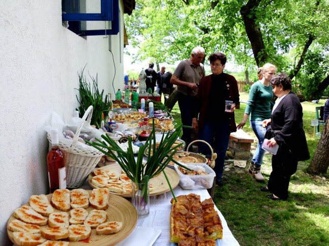 Bogata trpeza žena iz Rakara