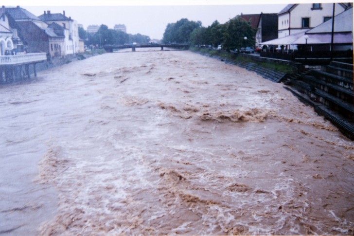 Kolubara kod belog mosta 2001. (fotografija Dragana Krunića pre digitalizacije)