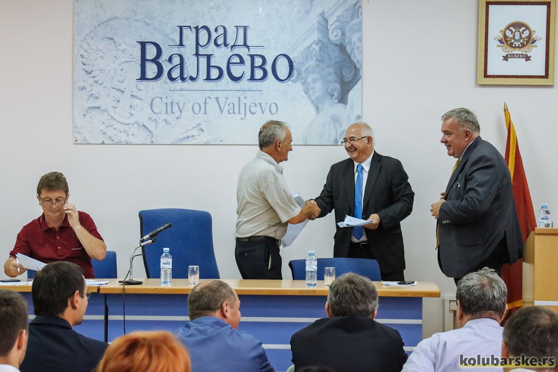 Novi predsednik i zamenik preuzimaju vođenje sednice