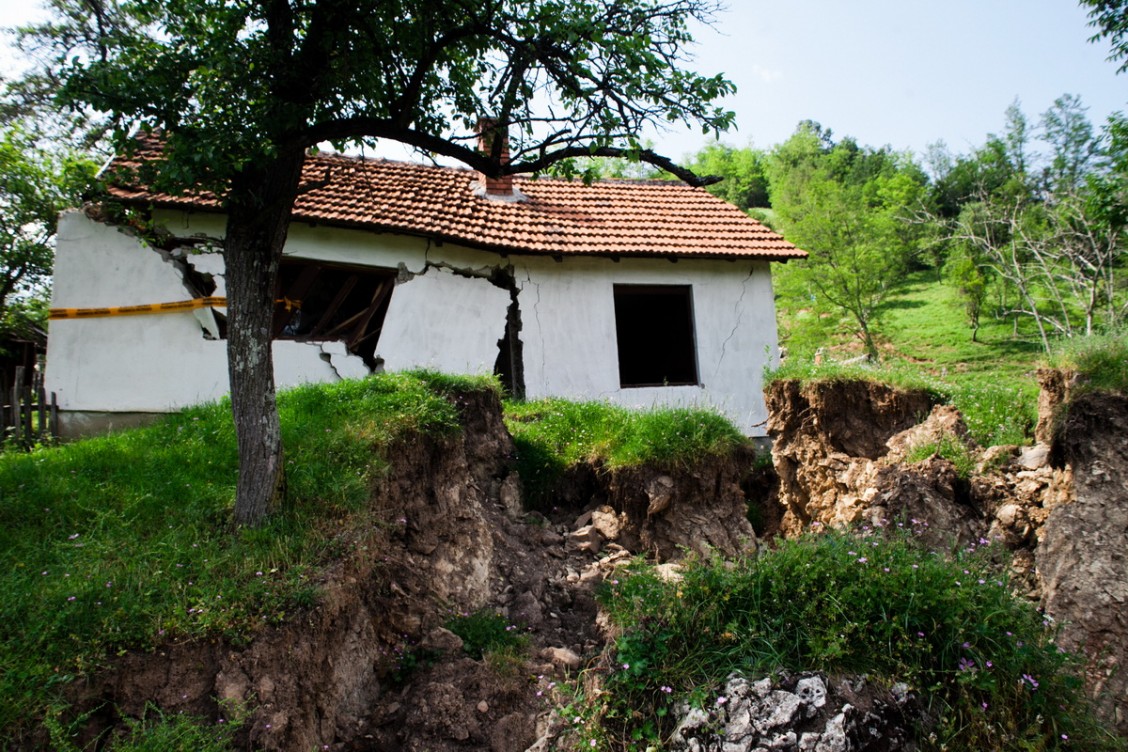 Poru&scaron;ene kuće u Rebelju