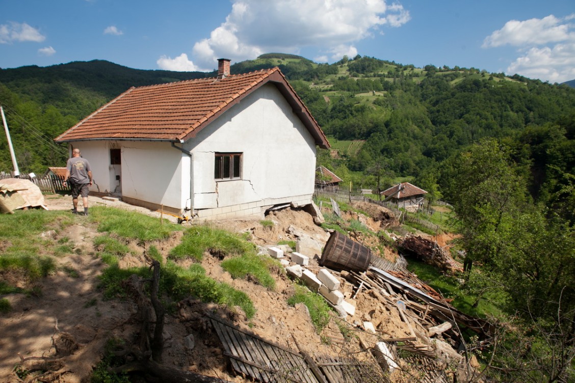 Poru&scaron;ene kuće u Rebelju