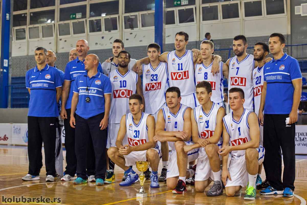 Ekipa Budućnosti sa pobedničkim peharom