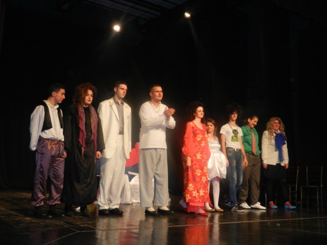 Glumci pozorišta iz Mrkonjić Grada
