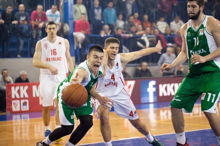Rebec i Kočović u borbi za loptu