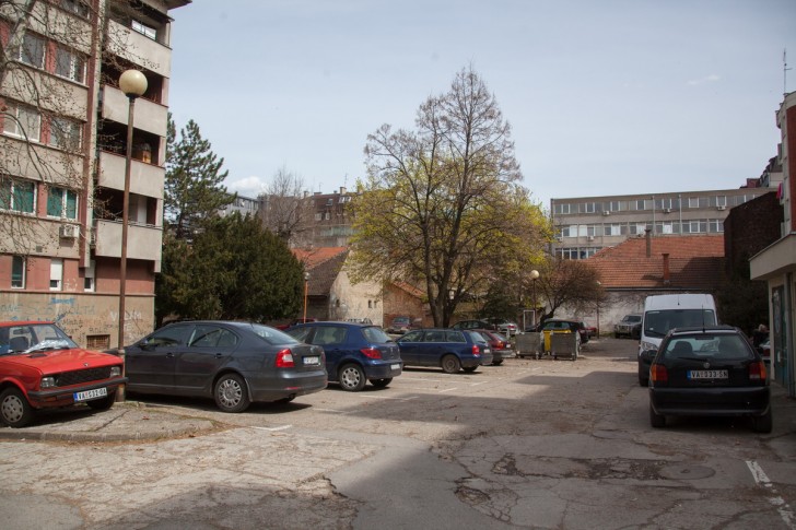 Parking u Karađorđevoj, preko puta suda