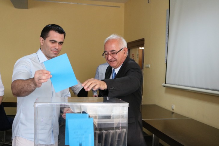 Milićević i Ilić glasaju