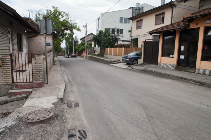 Novi asfalt u ul Milovana Glišića