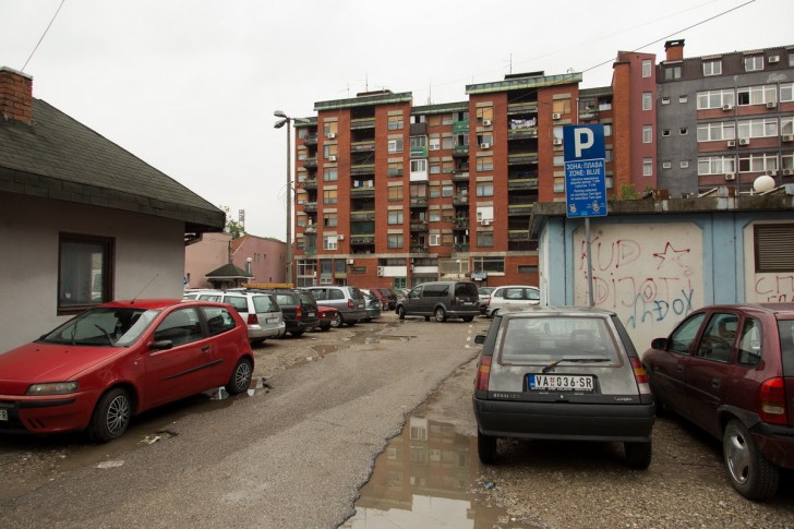 Parking između Karađorđeve i Ulice Vuka Karadžića