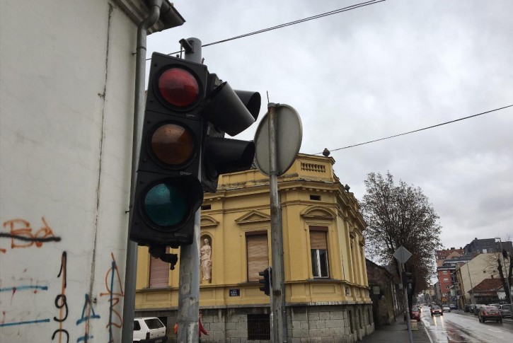 Semafor na raskrsnici ulica Vojvode Mišića i Pantićeve